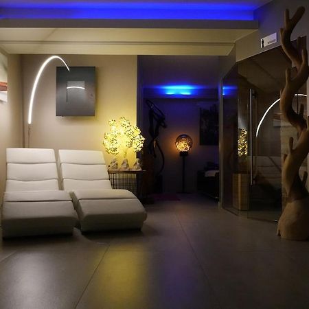 Hotel Monte Cristo Hoeselt Bagian luar foto