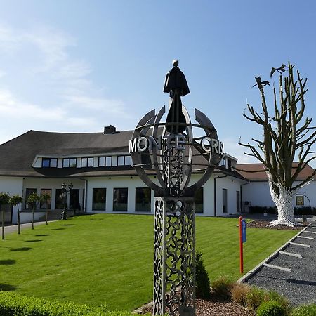 Hotel Monte Cristo Hoeselt Bagian luar foto