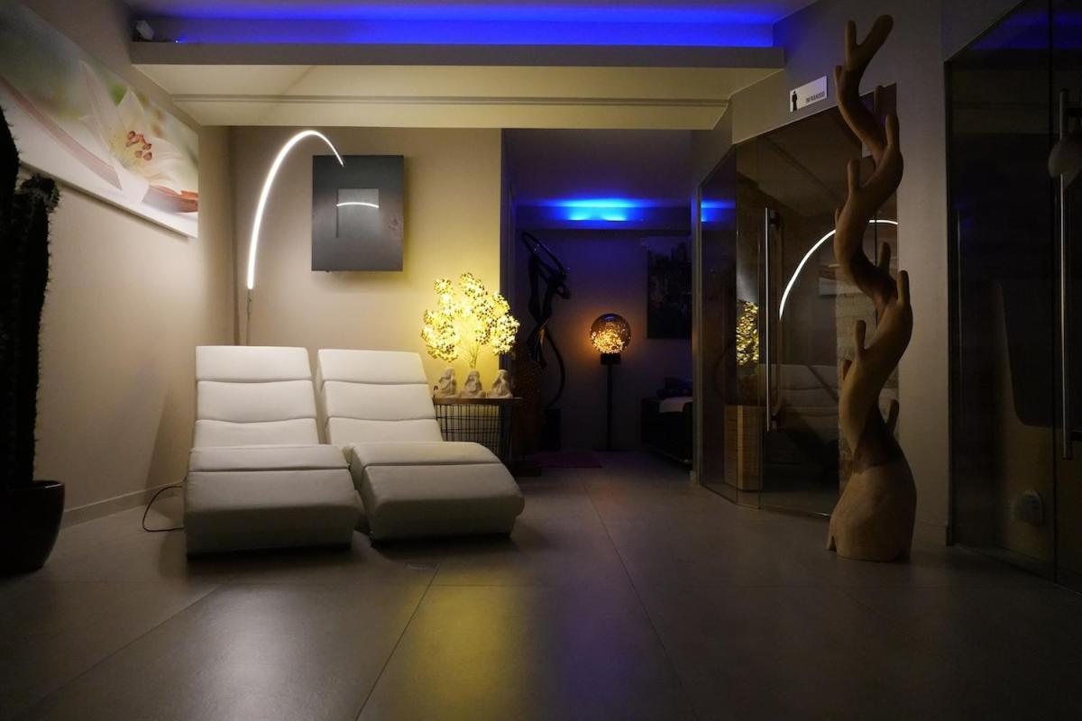 Hotel Monte Cristo Hoeselt Bagian luar foto