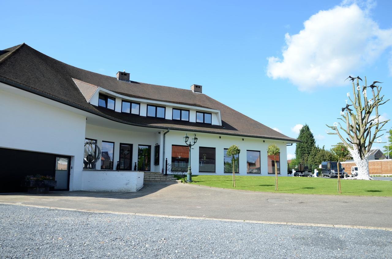 Hotel Monte Cristo Hoeselt Bagian luar foto