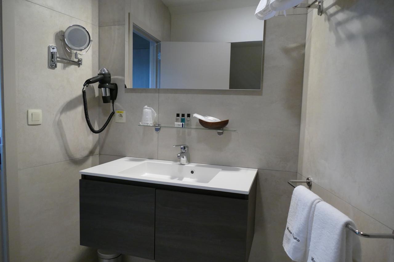 Hotel Monte Cristo Hoeselt Bagian luar foto
